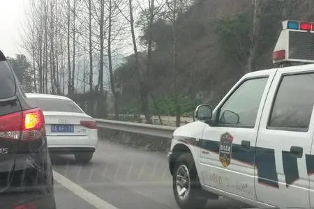 成仁高速附近换备胎|道路救援电话|道路救援车价格